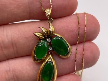 14ct gold jade and diamond necklace For Sale